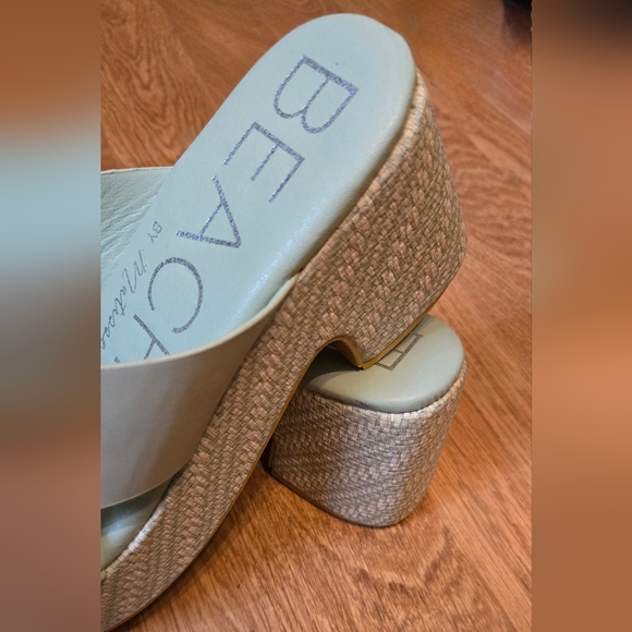 Beach by Matisse. Nellie Platform Sandal. Sage Green - Picture 4 of 4